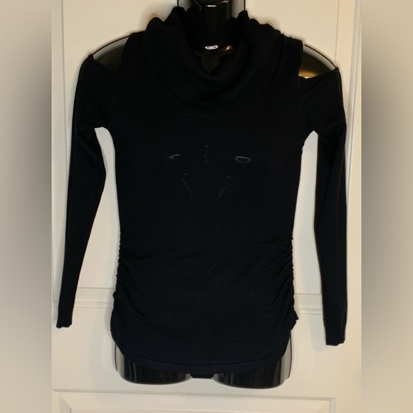 Ladies XS Black Cold Shoulder Turtleneck Long Sleeve Top, P2P 17” NWOT - Picture 1 of 7